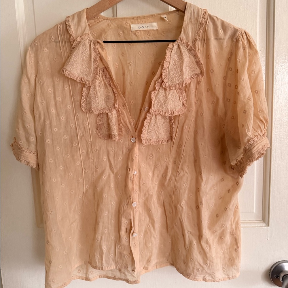Doen Women's Tan Ruffle Blouse